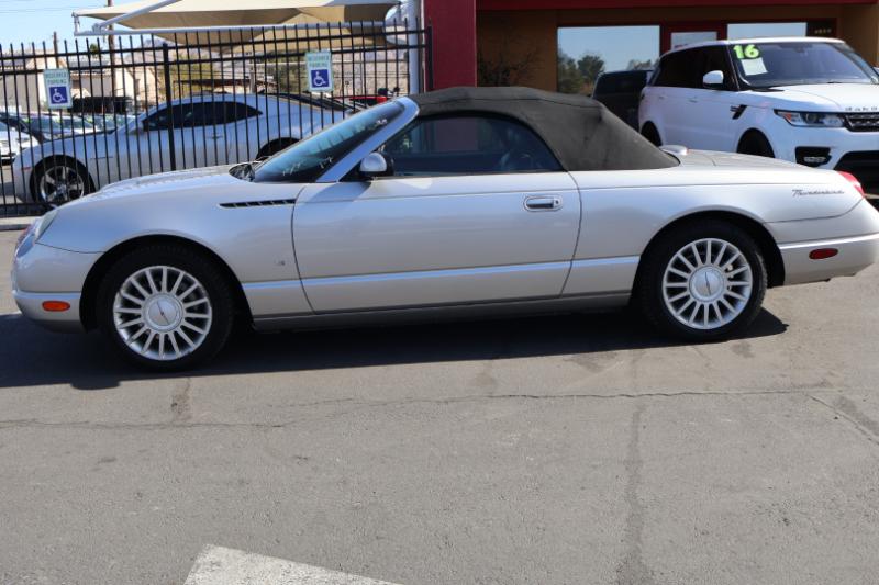 Ford Thunderbird Deluxe 2004