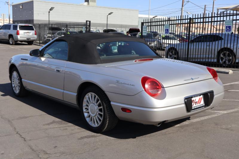 Ford Thunderbird Deluxe 2004