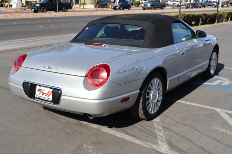 Ford Thunderbird Deluxe 2004