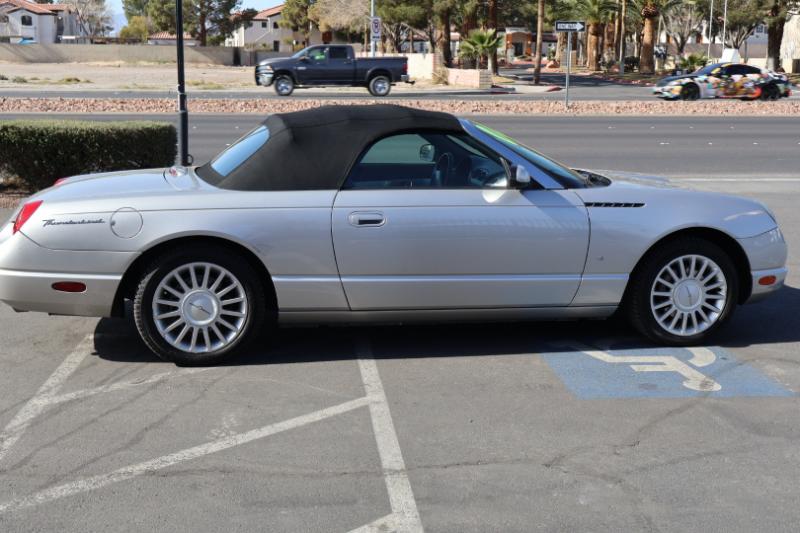 Ford Thunderbird Deluxe 2004