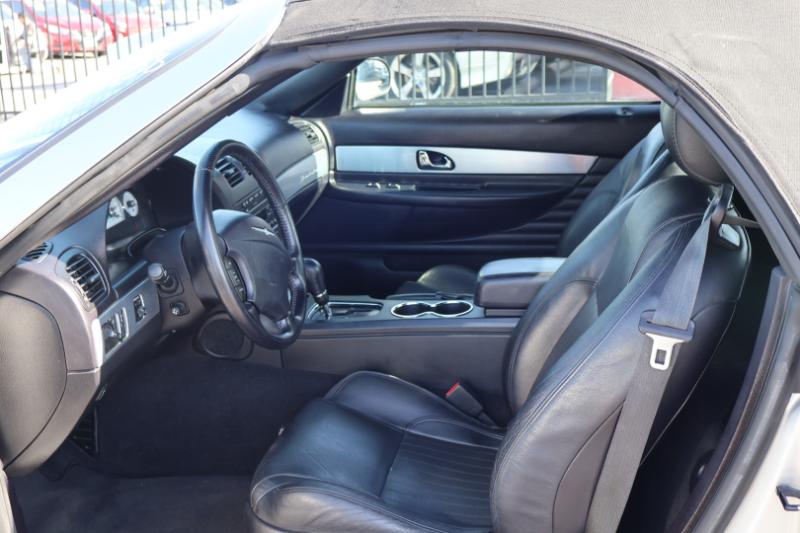 Ford Thunderbird Deluxe 2004