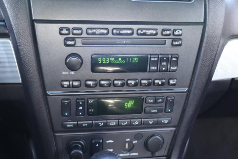 Ford Thunderbird Deluxe 2004