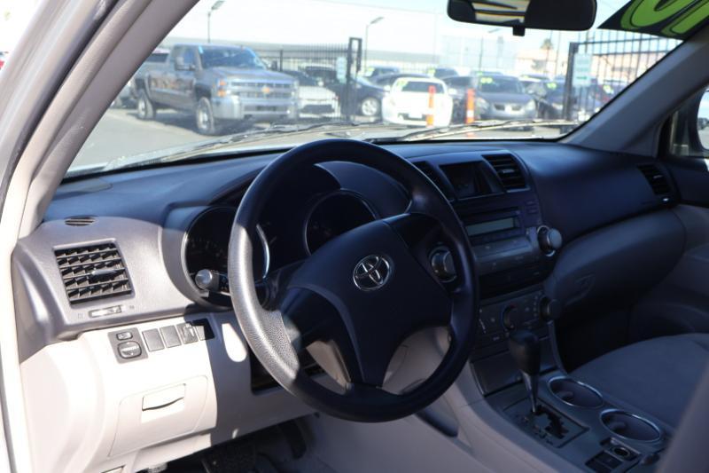 Toyota Highlander Base 2WD I4 2010