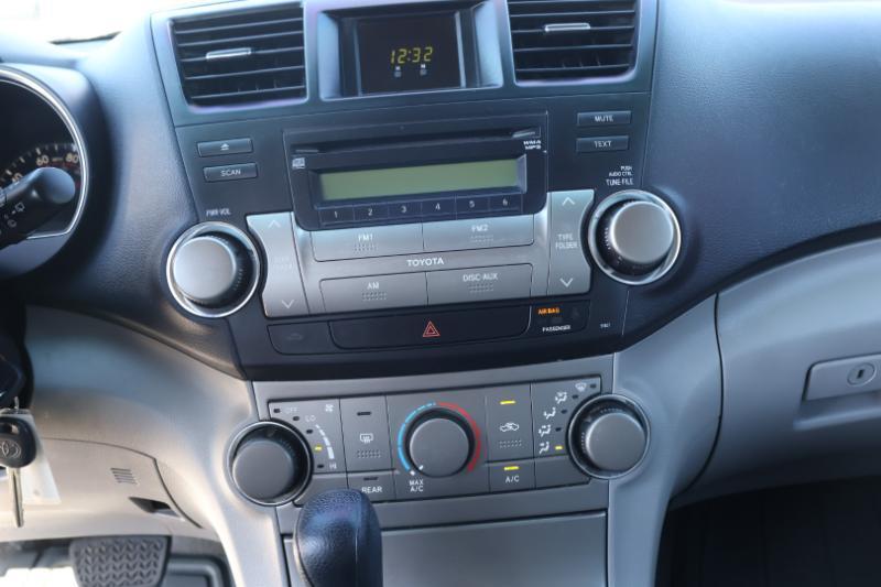 Toyota Highlander Base 2WD I4 2010