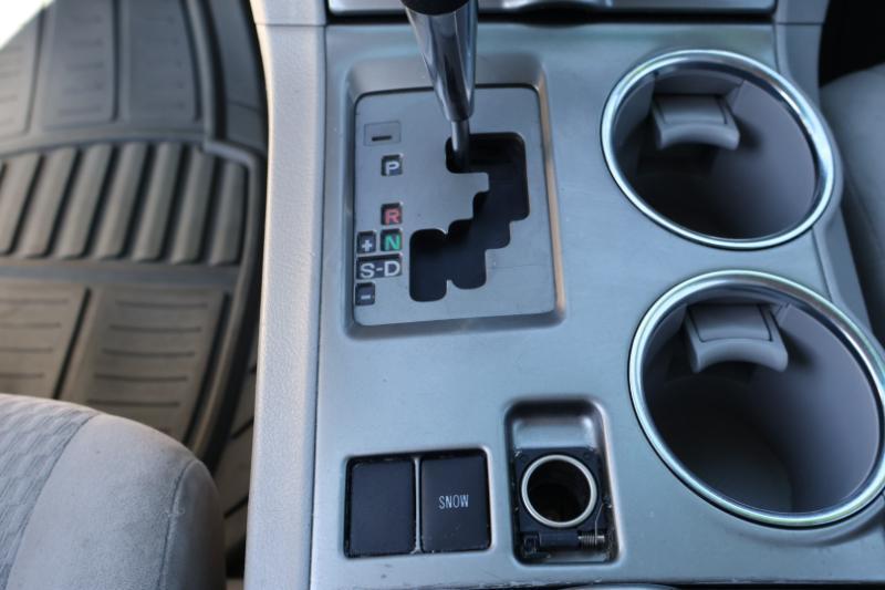 Toyota Highlander Base 2WD I4 2010