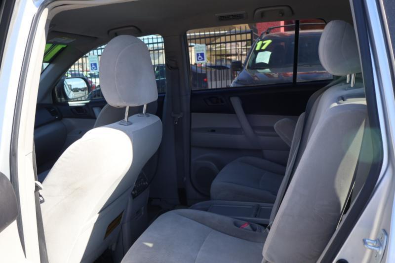 Toyota Highlander Base 2WD I4 2010