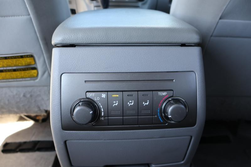 Toyota Highlander Base 2WD I4 2010