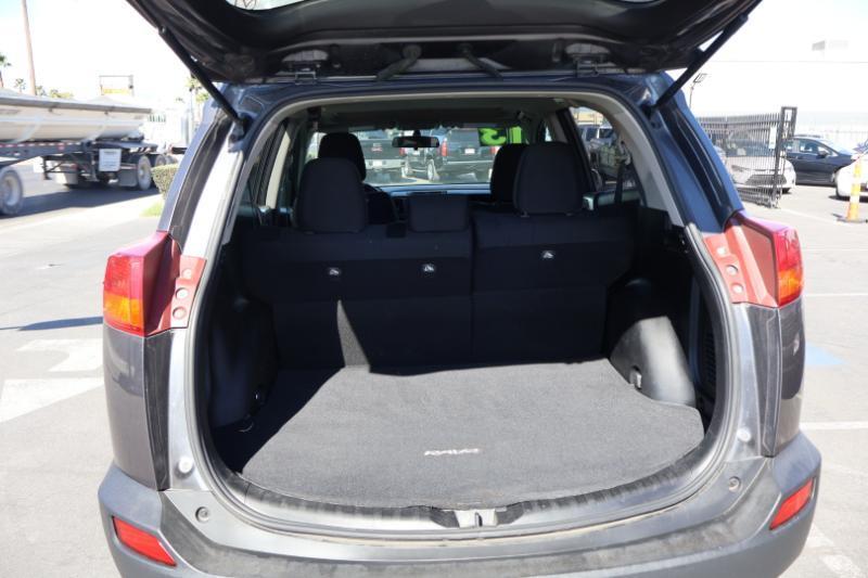 Toyota RAV4 2WD 2013