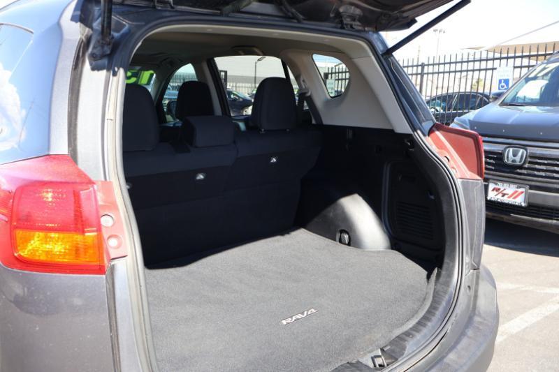 Toyota RAV4 2WD 2013