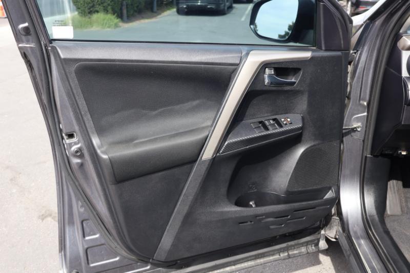 Toyota RAV4 XLE FWD 2015