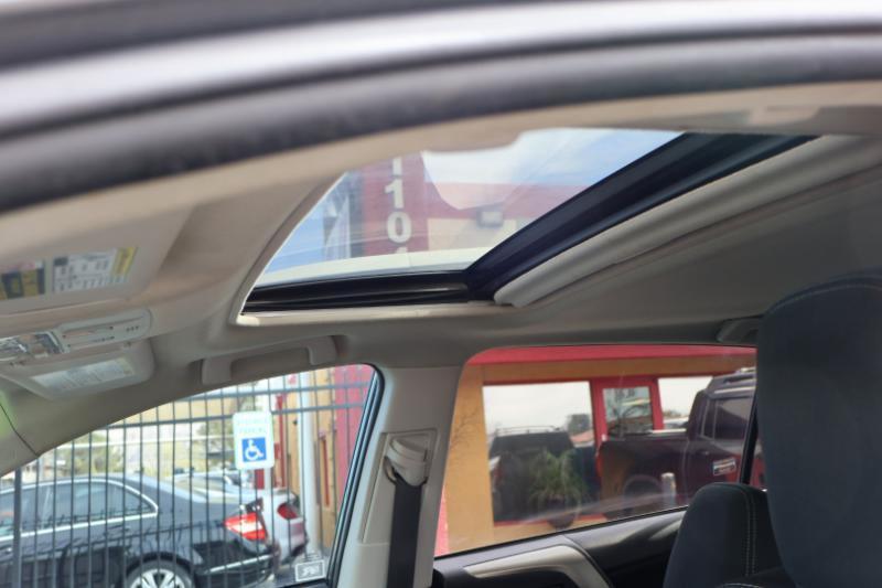 Toyota RAV4 XLE FWD 2015