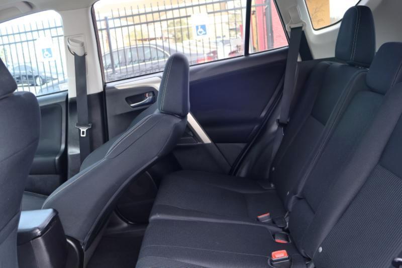 Toyota RAV4 XLE FWD 2015