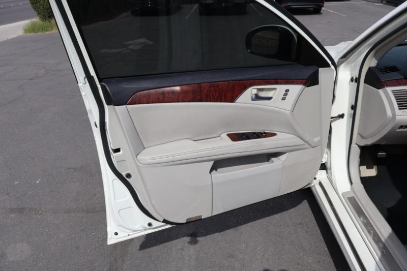 Toyota Avalon Base 2011