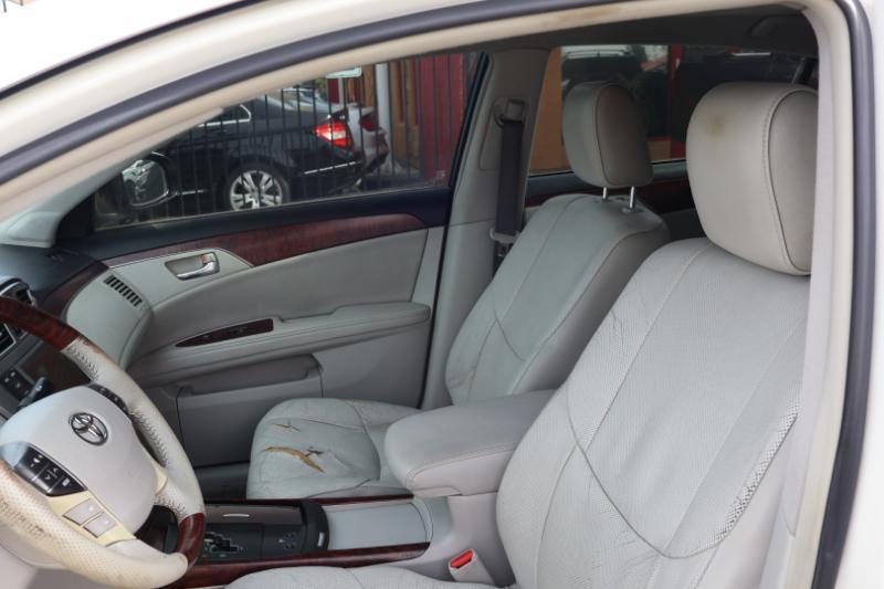 Toyota Avalon Base 2011