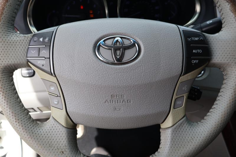 Toyota Avalon Base 2011