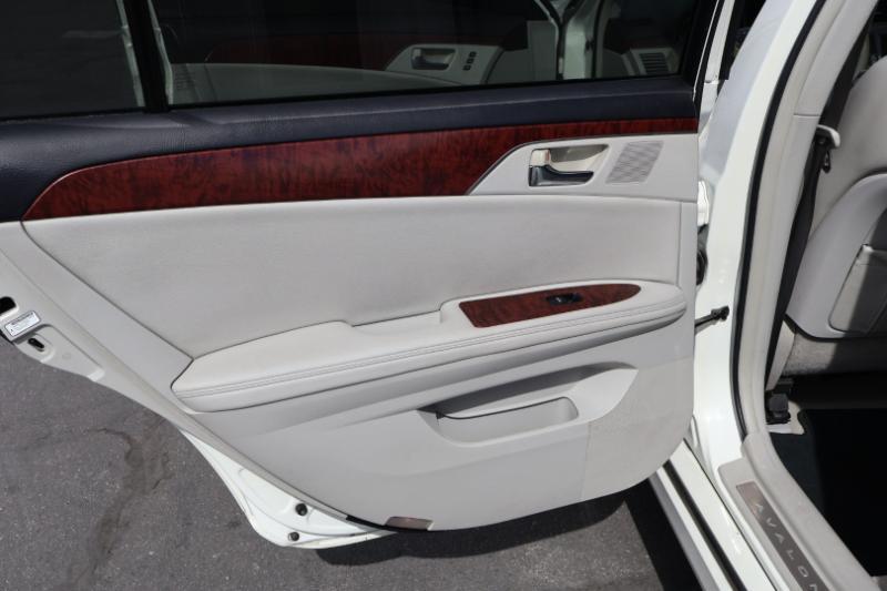 Toyota Avalon Base 2011