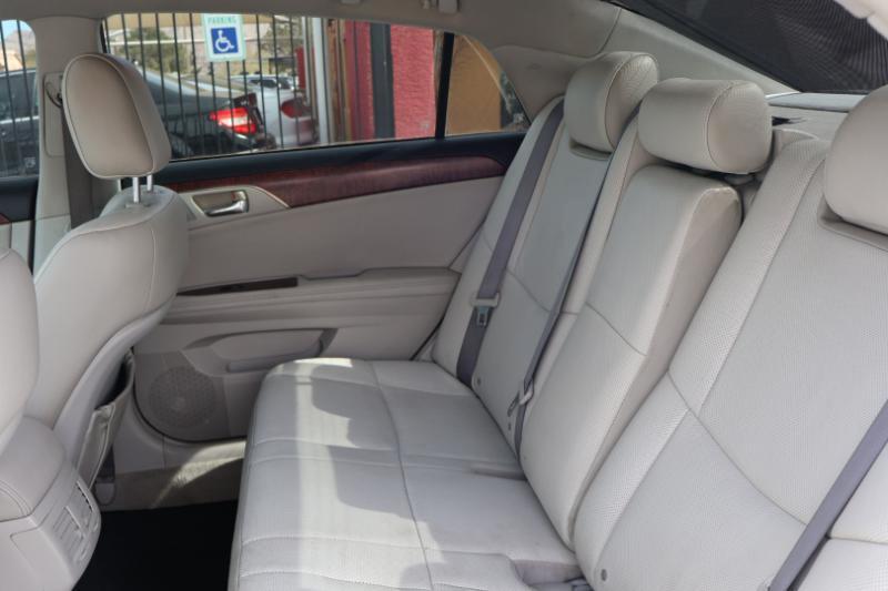 Toyota Avalon Base 2011