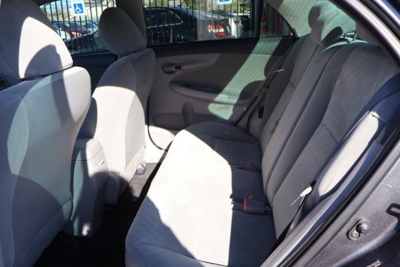 Toyota Corolla 4dr Sdn Base Auto 2009