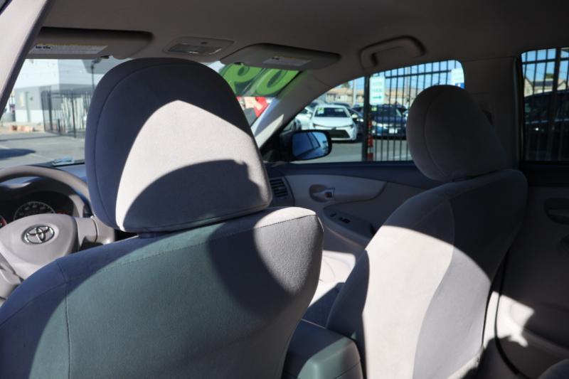 Toyota Corolla 4dr Sdn Base Auto 2009