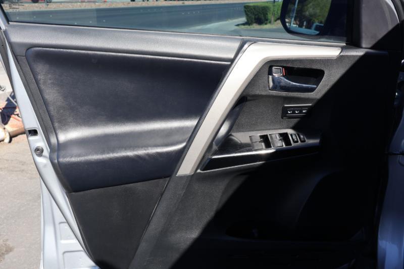 Toyota RAV4 Limited FWD 2017