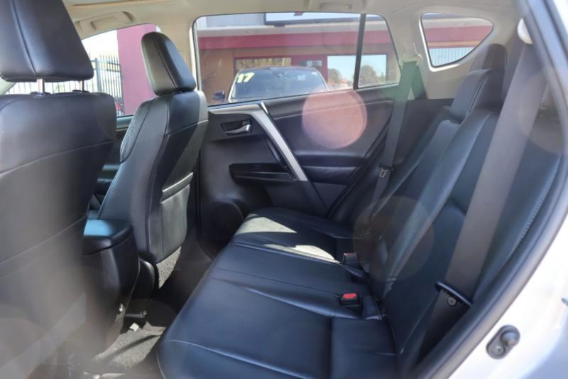 Toyota RAV4 Limited FWD 2017