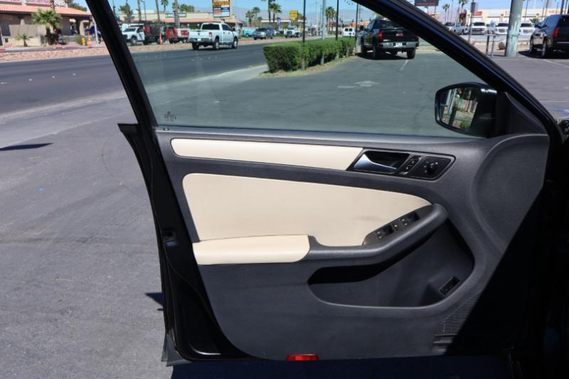 Volkswagen Jetta SE 2012