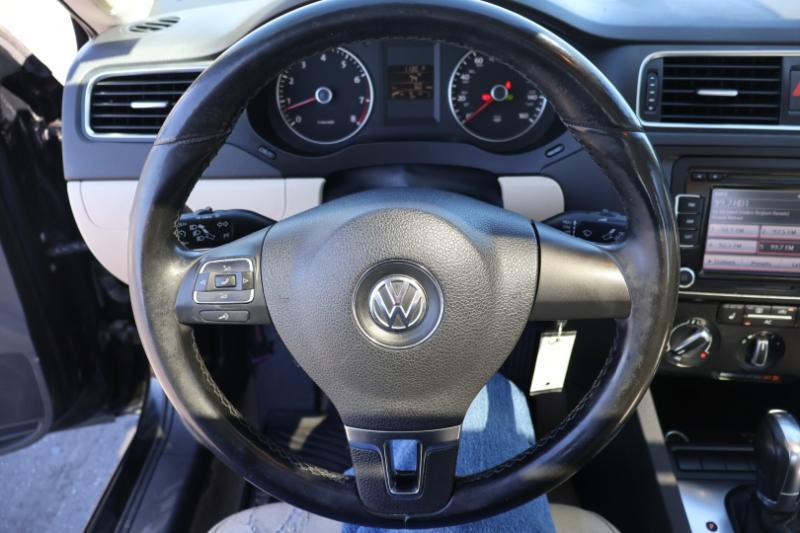 Volkswagen Jetta SE 2012