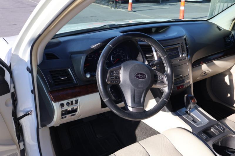 Subaru Legacy 2.5i Limited 2014