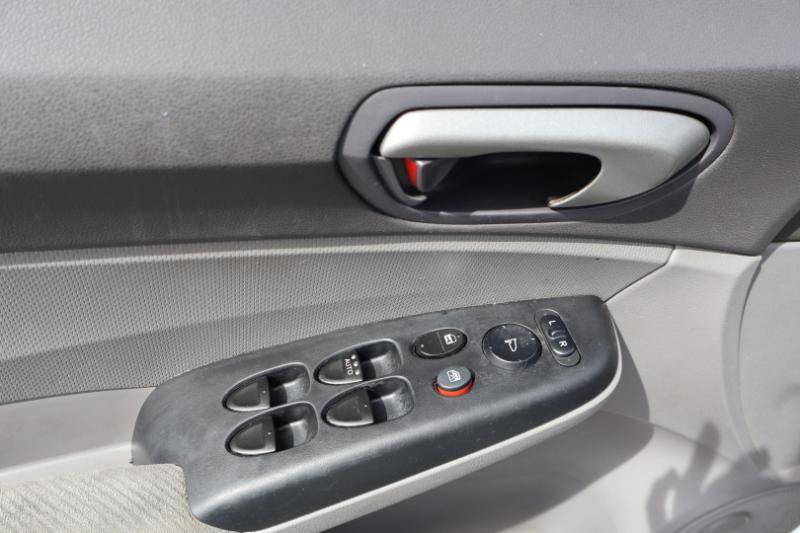 Honda Civic LX Sedan 5-Speed AT 2009