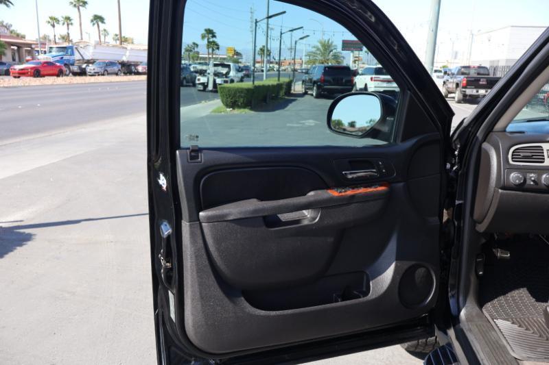 Chevrolet Suburban LT 1500 4WD 2014