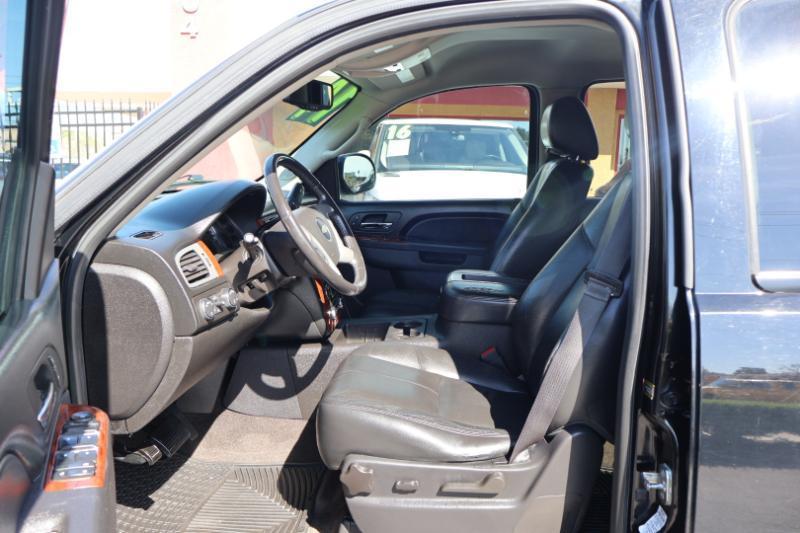 Chevrolet Suburban LT 1500 4WD 2014