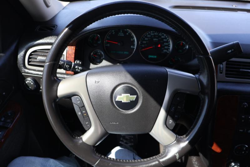 Chevrolet Suburban LT 1500 4WD 2014