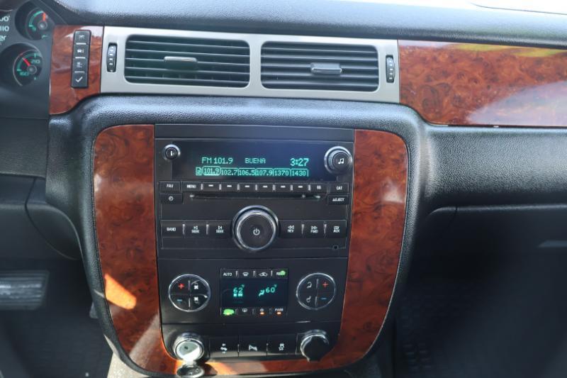 Chevrolet Suburban LT 1500 4WD 2014