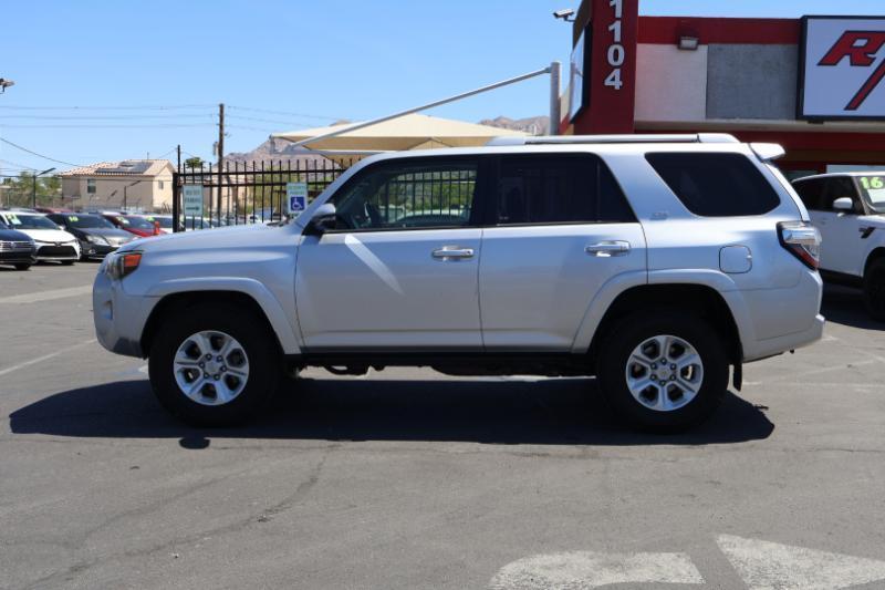 Toyota 4Runner SR5 4WD 2016