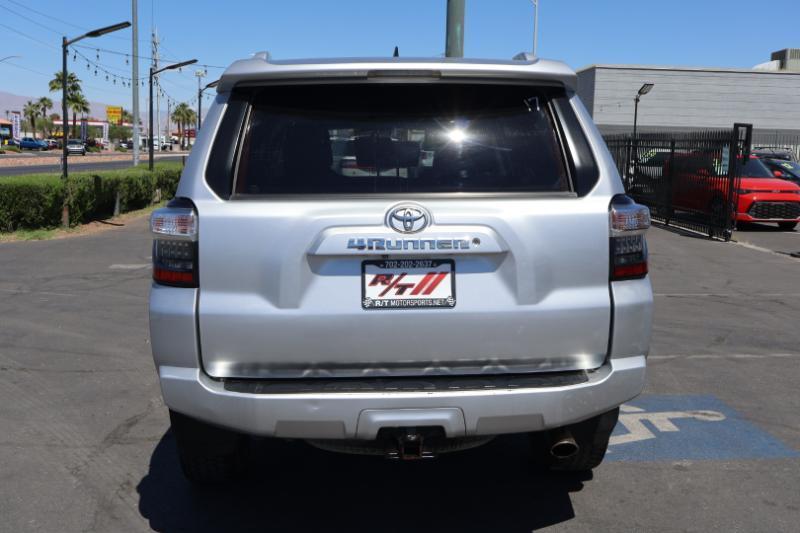 Toyota 4Runner SR5 4WD 2016