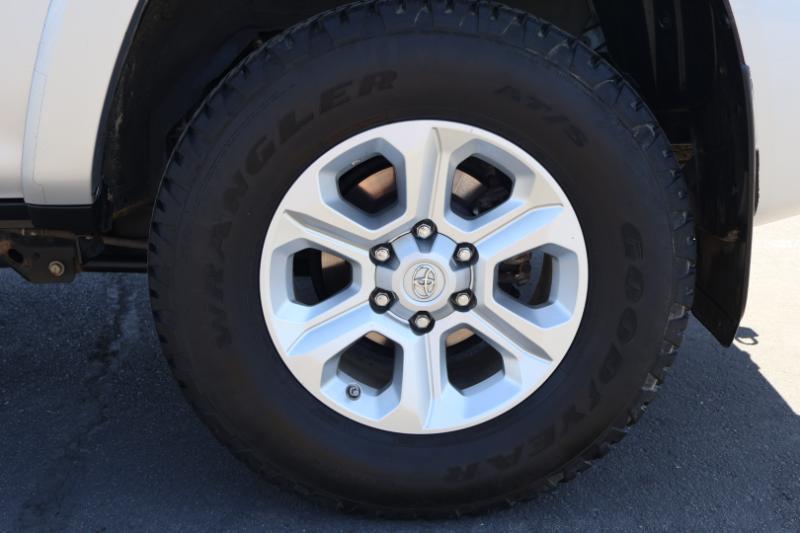 Toyota 4Runner SR5 4WD 2016