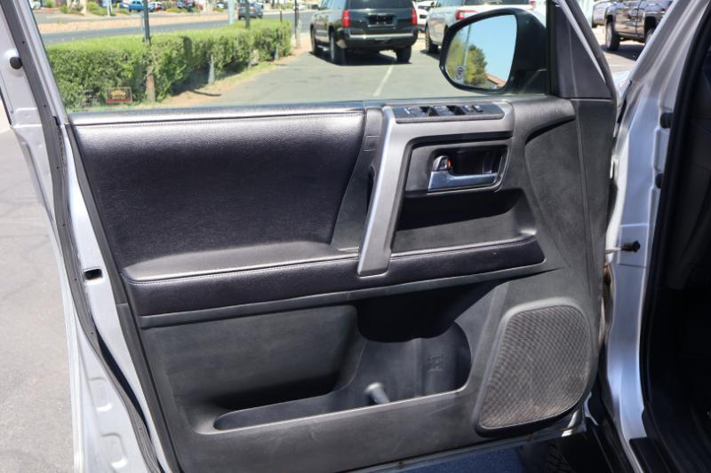 Toyota 4Runner SR5 4WD 2016