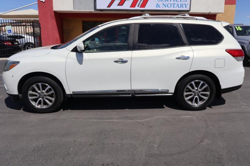 Nissan Pathfinder LE 2WD 2013