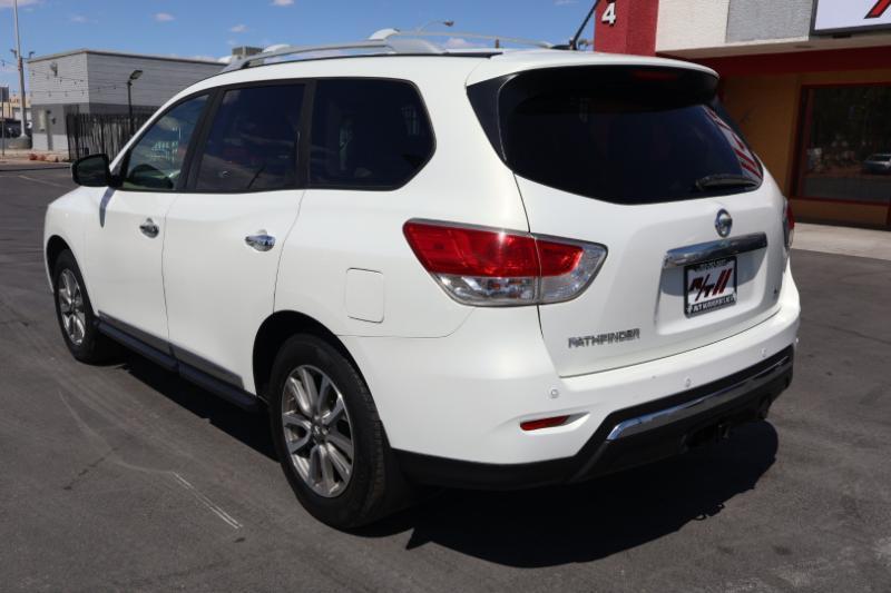 Nissan Pathfinder LE 2WD 2013