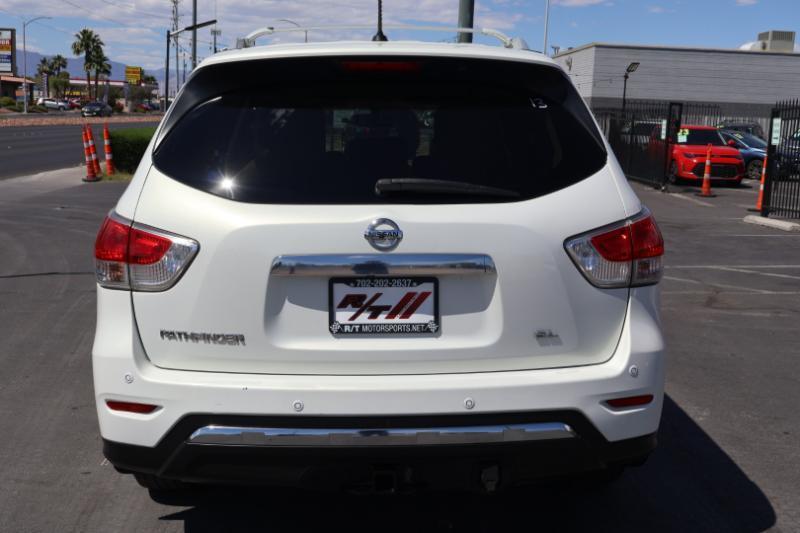 Nissan Pathfinder LE 2WD 2013