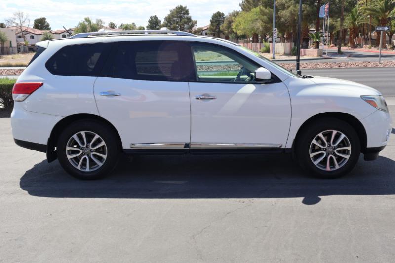 Nissan Pathfinder LE 2WD 2013