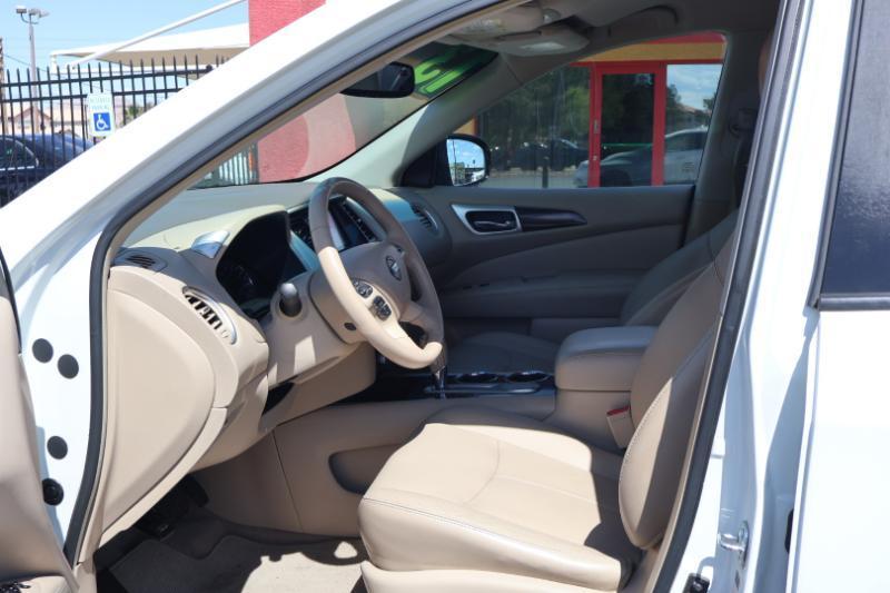 Nissan Pathfinder LE 2WD 2013