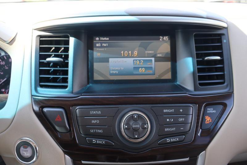Nissan Pathfinder LE 2WD 2013