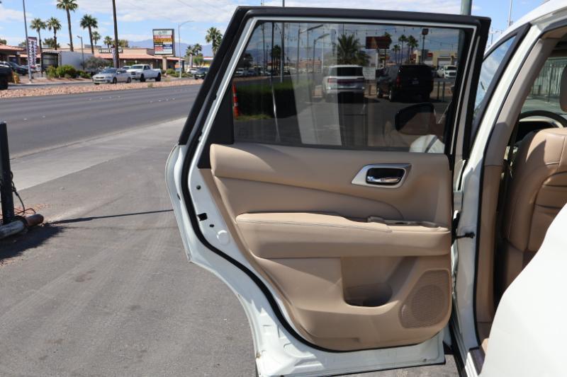 Nissan Pathfinder LE 2WD 2013