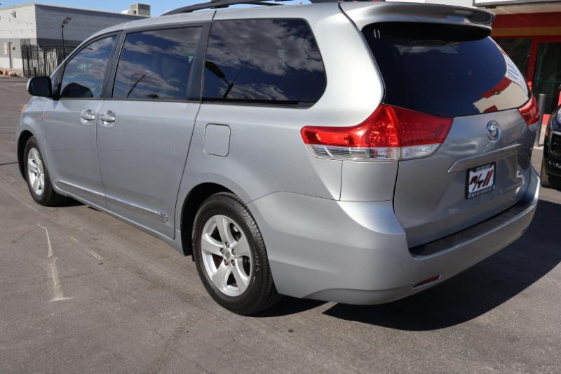 Toyota Sienna LE FWD 8-Passenger V6 2013