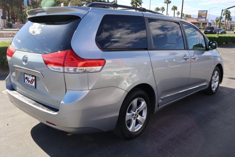 Toyota Sienna LE FWD 8-Passenger V6 2013