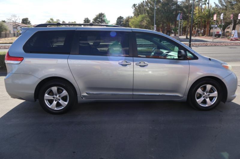 Toyota Sienna LE FWD 8-Passenger V6 2013