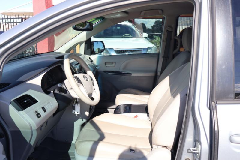 Toyota Sienna LE FWD 8-Passenger V6 2013
