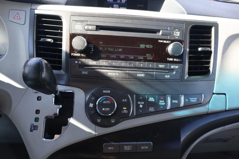 Toyota Sienna LE FWD 8-Passenger V6 2013