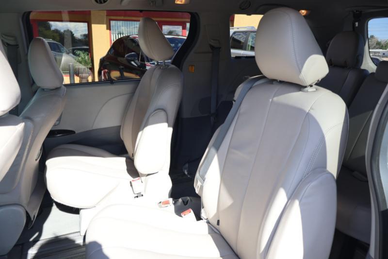 Toyota Sienna LE FWD 8-Passenger V6 2013